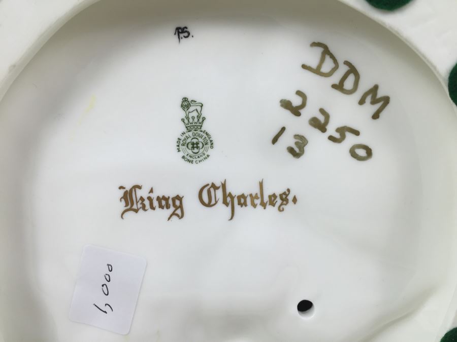 Royal Doulton Large 'King Charles' DM2250 Character Figure [Photo 3]