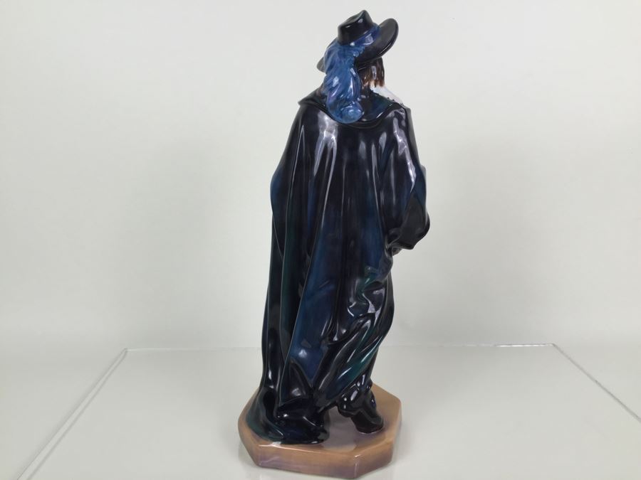 Royal Doulton Large 'King Charles' DM2250 Character Figure [Photo 17]