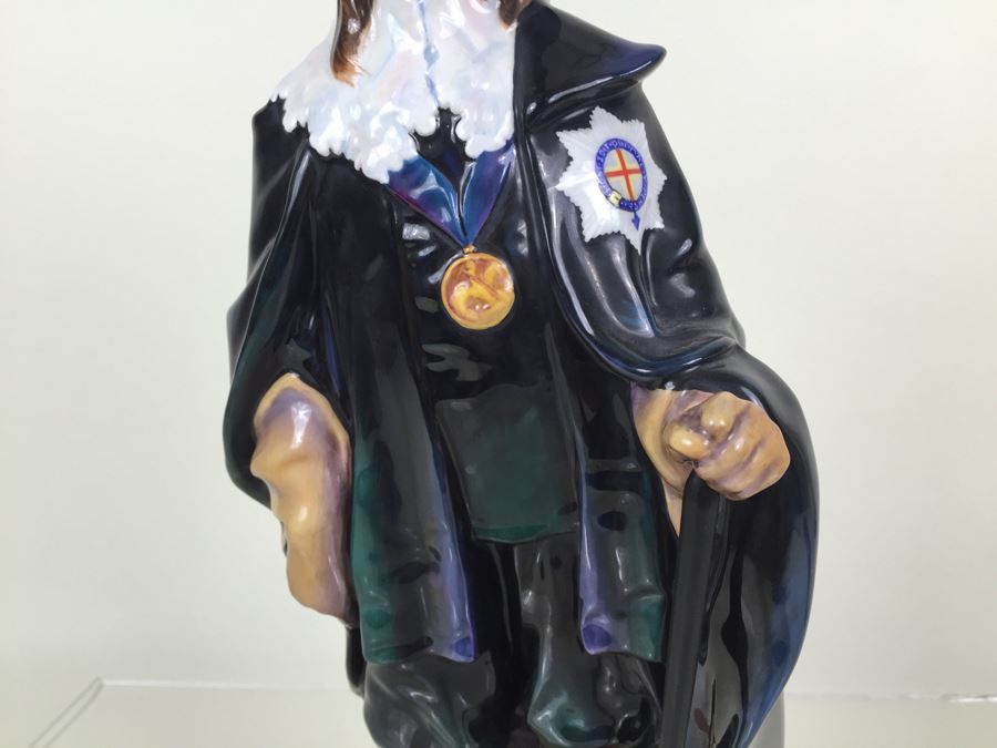 Royal Doulton Large 'King Charles' DM2250 Character Figure [Photo 9]