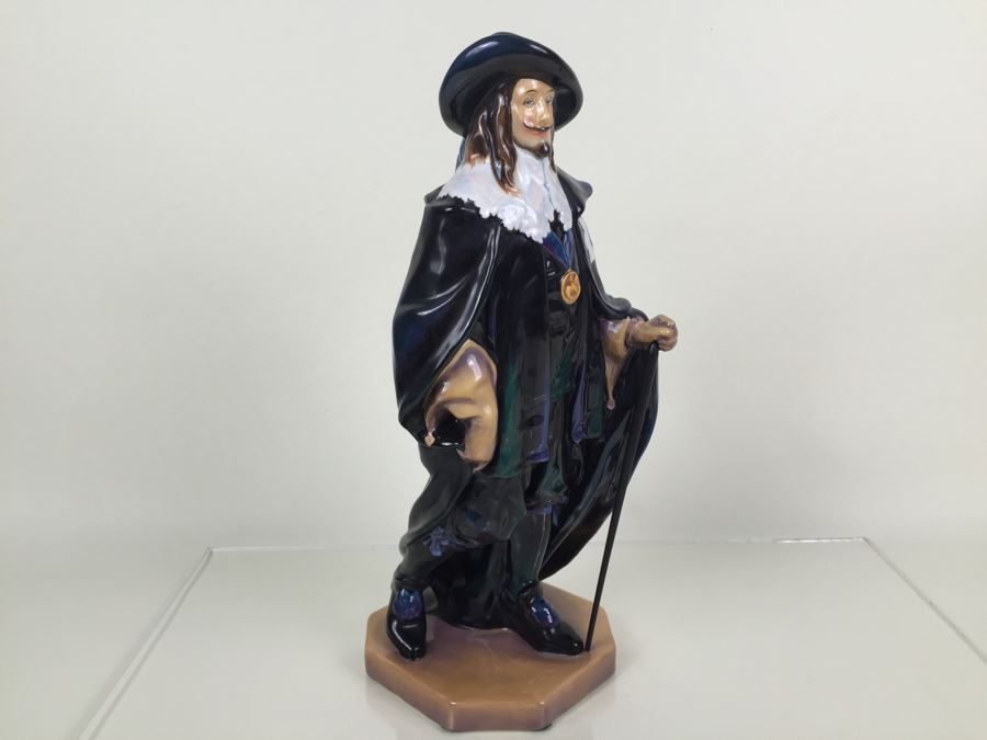 Royal Doulton Large 'King Charles' DM2250 Character Figure [Photo 22]