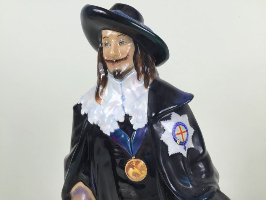 Royal Doulton Large 'King Charles' DM2250 Character Figure [Photo 8]
