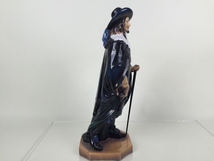 Royal Doulton Large 'King Charles' DM2250 Character Figure [Photo 18]