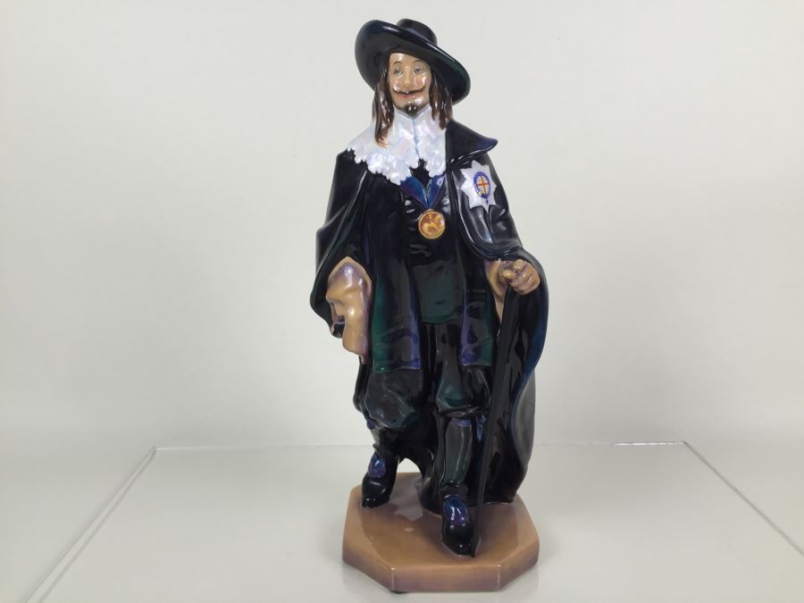 Royal Doulton Large 'King Charles' DM2250 Character Figure [Photo 4]
