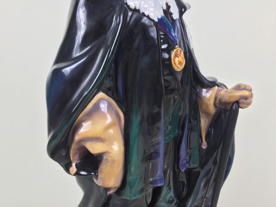 Royal Doulton Large 'King Charles' DM2250 Character Figure [Photo 20]