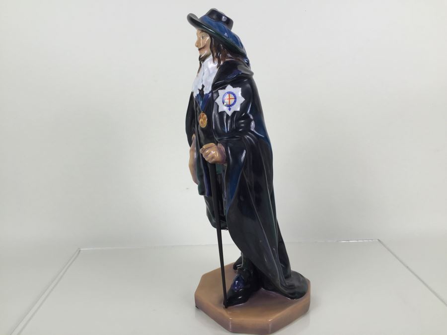 Royal Doulton Large 'King Charles' DM2250 Character Figure [Photo 12]