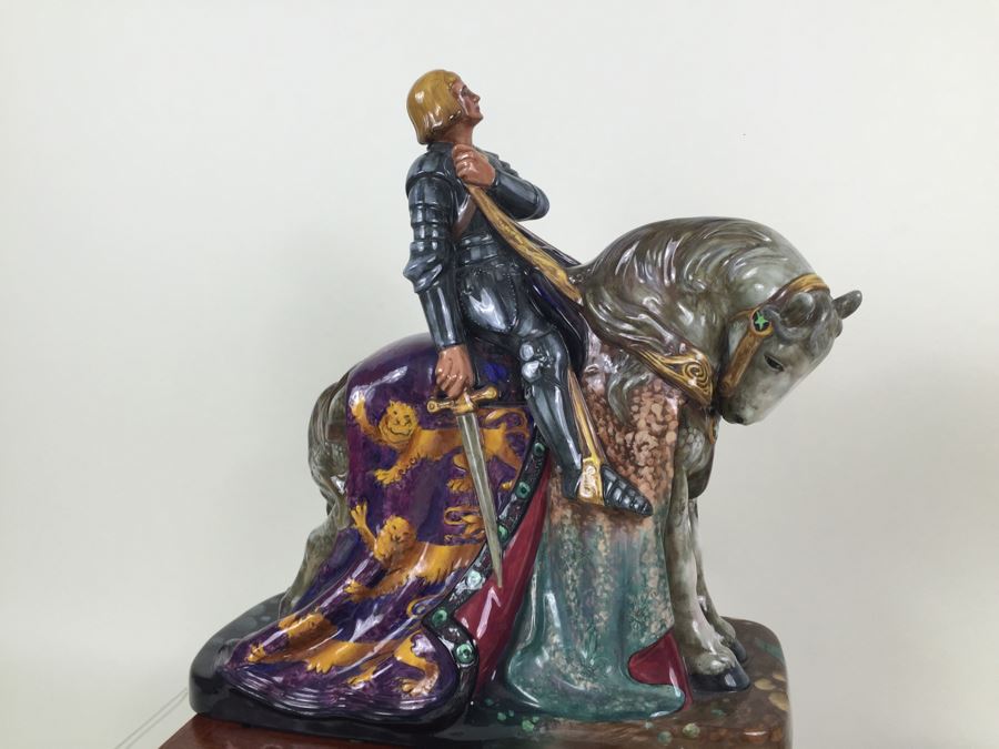 Royal Doulton Large 'St. George' HN2067 Character Figure With Wooden Base Stand [Photo 9]