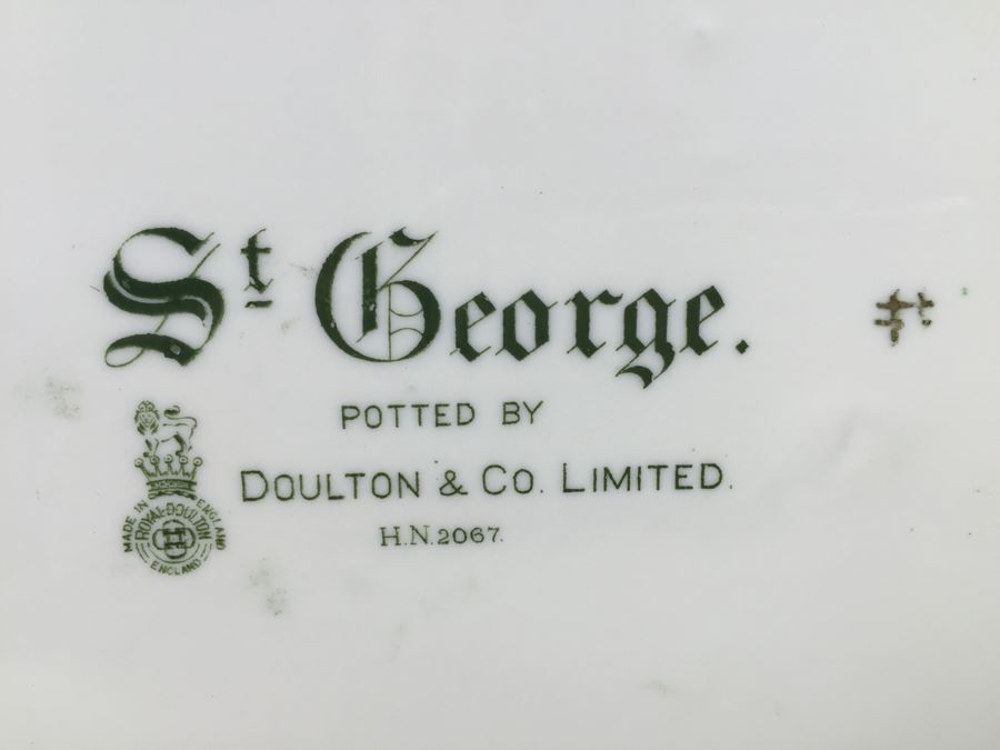 Royal Doulton Large 'St. George' HN2067 Character Figure With Wooden Base Stand [Photo 32]