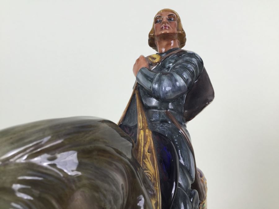 Royal Doulton Large 'St. George' HN2067 Character Figure With Wooden Base Stand [Photo 18]