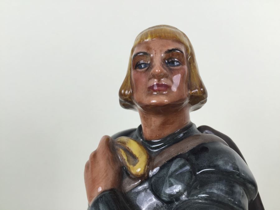 Royal Doulton Large 'St. George' HN2067 Character Figure With Wooden Base Stand [Photo 17]