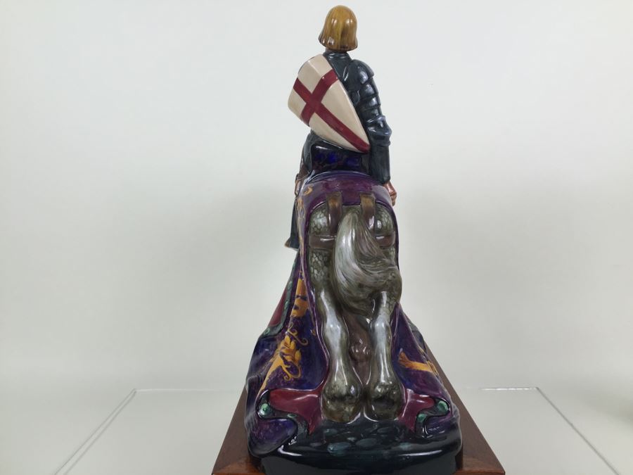 Royal Doulton Large 'St. George' HN2067 Character Figure With Wooden Base Stand [Photo 30]