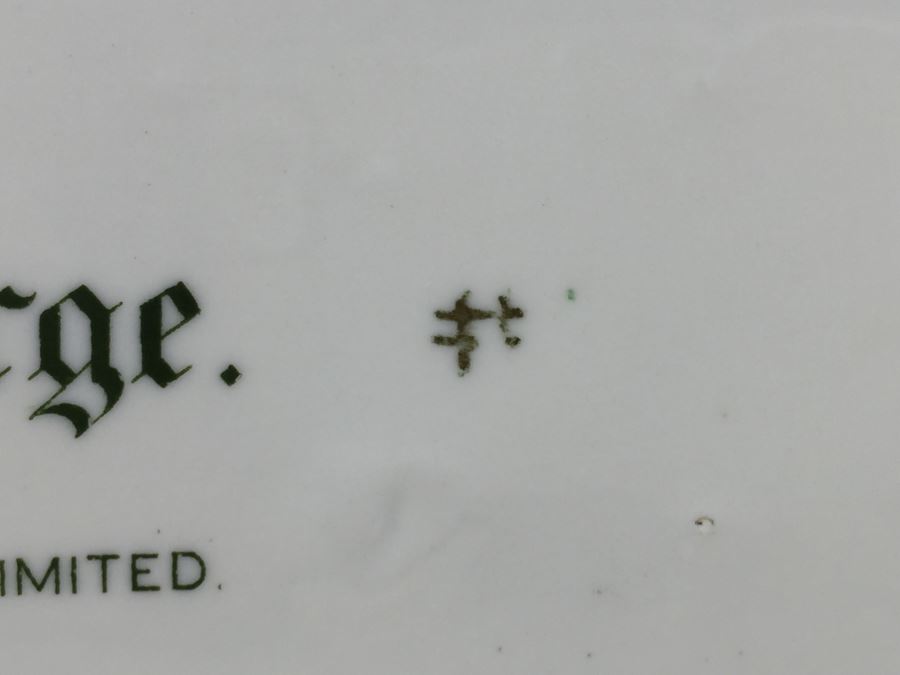 Royal Doulton Large 'St. George' HN2067 Character Figure With Wooden Base Stand [Photo 34]