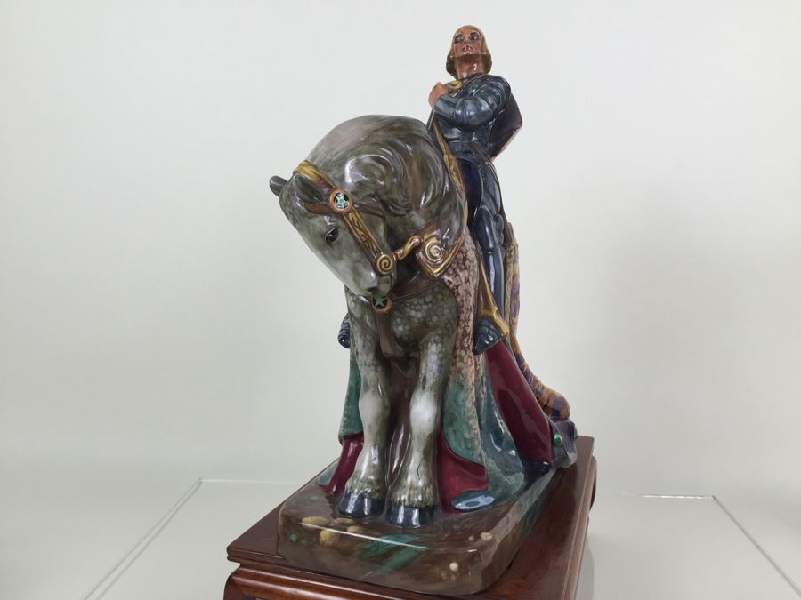 Royal Doulton Large 'St. George' HN2067 Character Figure With Wooden Base Stand [Photo 15]