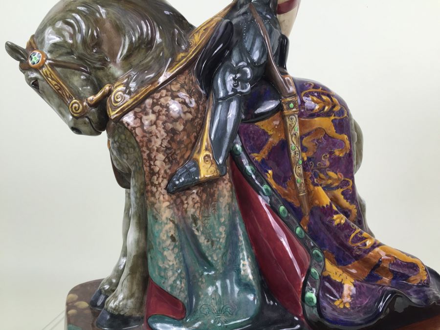 Royal Doulton Large 'St. George' HN2067 Character Figure With Wooden Base Stand [Photo 21]