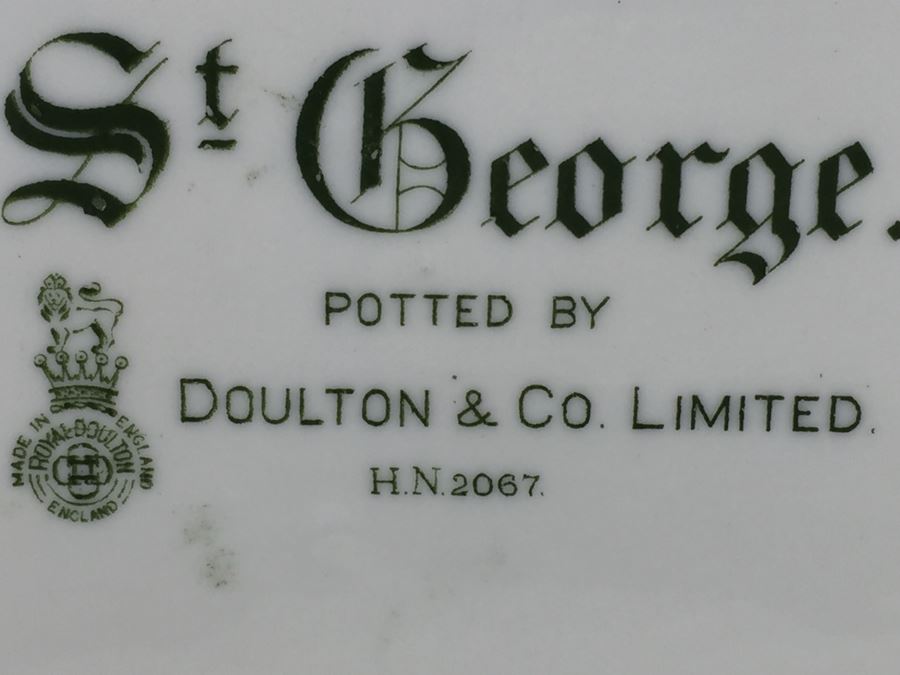 Royal Doulton Large 'St. George' HN2067 Character Figure With Wooden Base Stand [Photo 33]