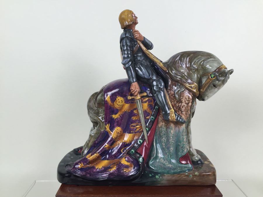 Royal Doulton Large 'St. George' HN2067 Character Figure With Wooden Base Stand [Photo 4]