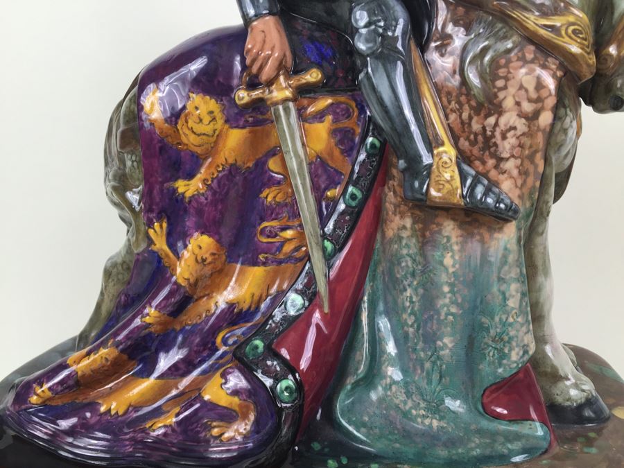 Royal Doulton Large 'St. George' HN2067 Character Figure With Wooden Base Stand [Photo 8]