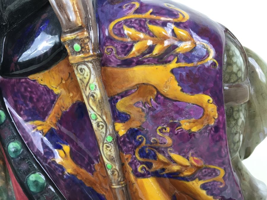 Royal Doulton Large 'St. George' HN2067 Character Figure With Wooden Base Stand [Photo 23]