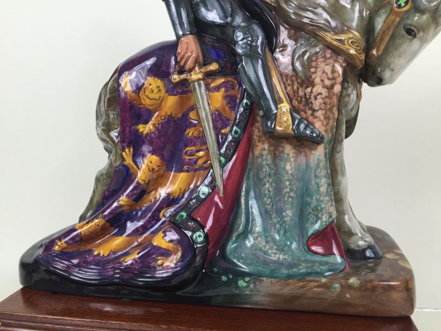 Royal Doulton Large 'St. George' HN2067 Character Figure With Wooden Base Stand [Photo 2]