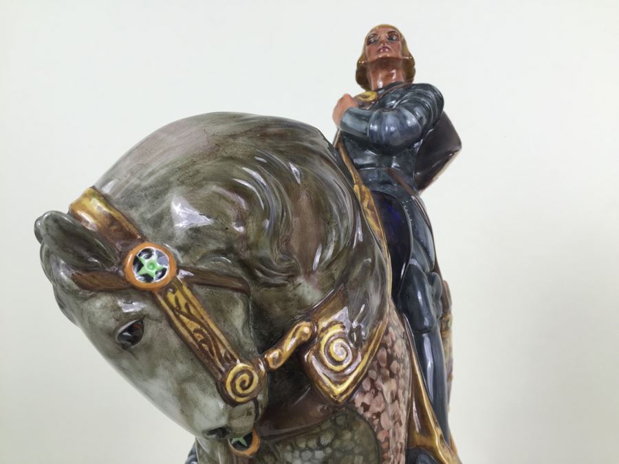 Royal Doulton Large 'St. George' HN2067 Character Figure With Wooden Base Stand [Photo 16]