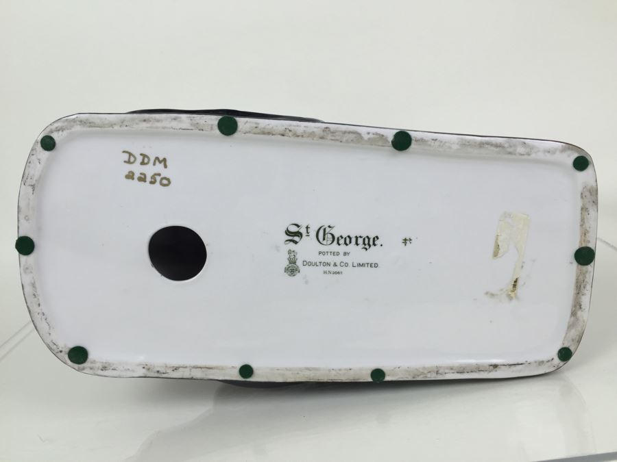 Royal Doulton Large 'St. George' HN2067 Character Figure With Wooden Base Stand [Photo 3]