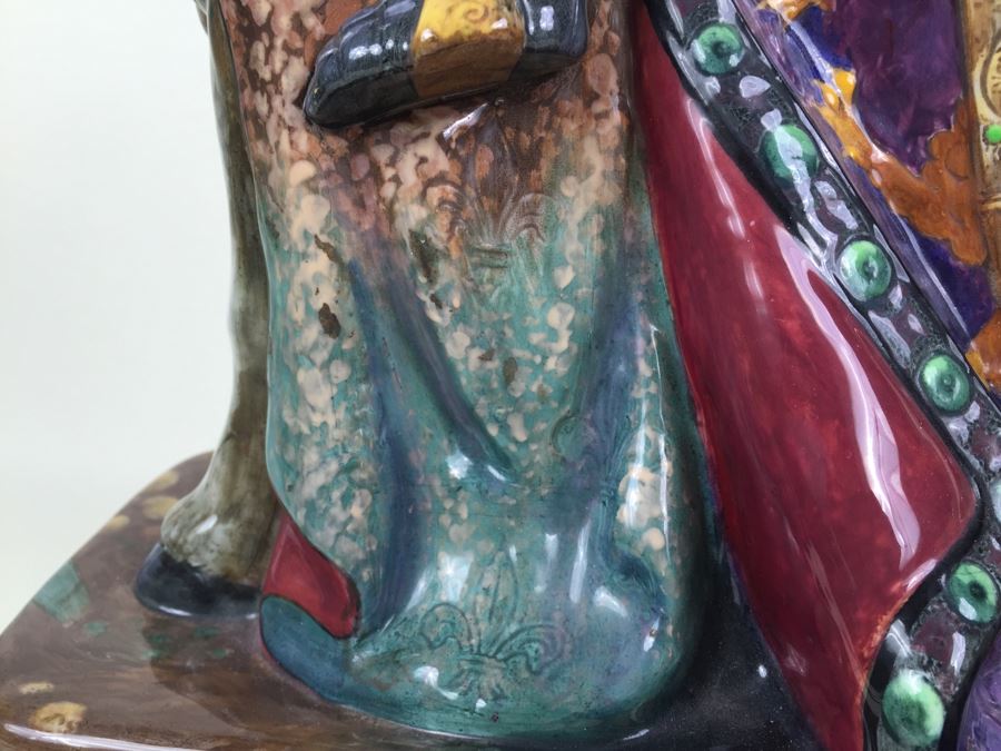 Royal Doulton Large 'St. George' HN2067 Character Figure With Wooden Base Stand [Photo 22]