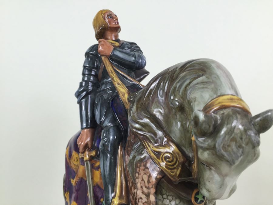 Royal Doulton Large 'St. George' HN2067 Character Figure With Wooden Base Stand [Photo 14]
