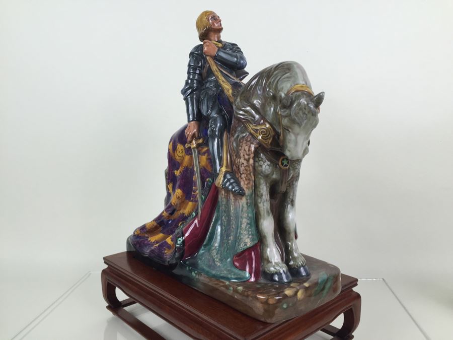 Royal Doulton Large 'St. George' HN2067 Character Figure With Wooden Base Stand [Photo 12]