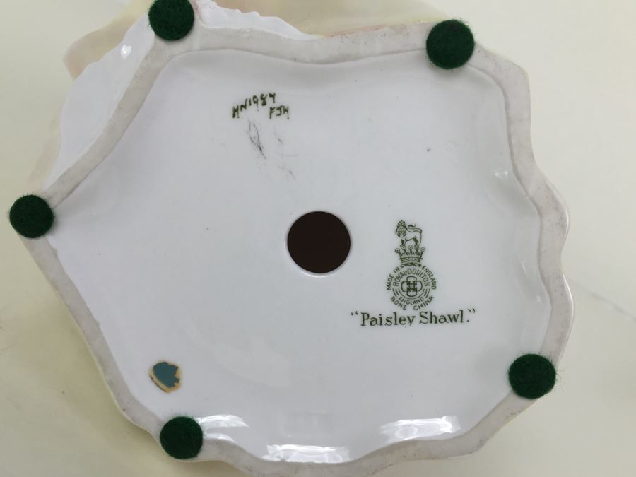 Royal Doulton Figurine 'Paisley Shawl' HN1987 [Photo 3]