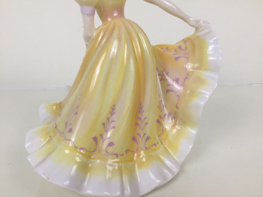 Royal Doulton Large 'Ninette' HN2379 Figurine 1970 [Photo 10]