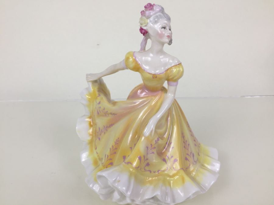 Royal Doulton Large 'Ninette' HN2379 Figurine 1970 [Photo 15]