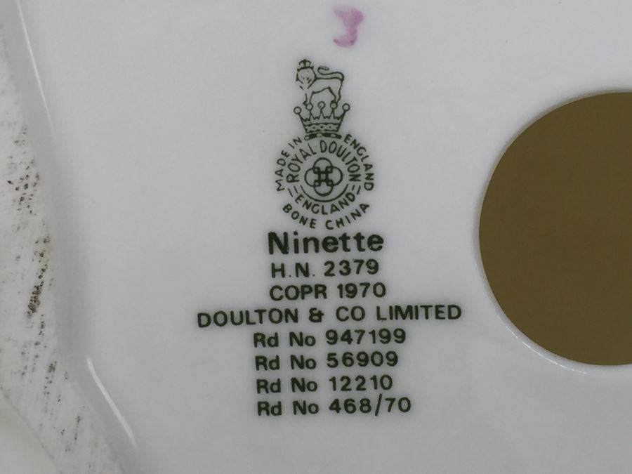 Royal Doulton Large 'Ninette' HN2379 Figurine 1970 [Photo 3]