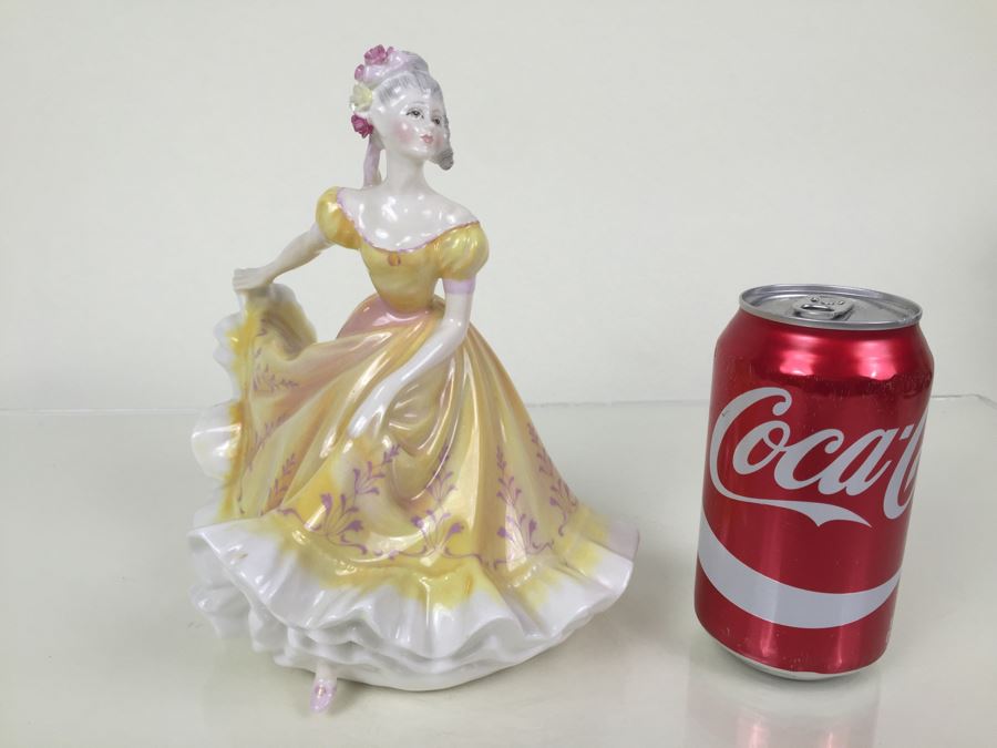 Royal Doulton Large 'Ninette' HN2379 Figurine 1970 [Photo 4]