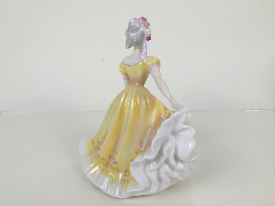 Royal Doulton Large 'Ninette' HN2379 Figurine 1970 [Photo 11]
