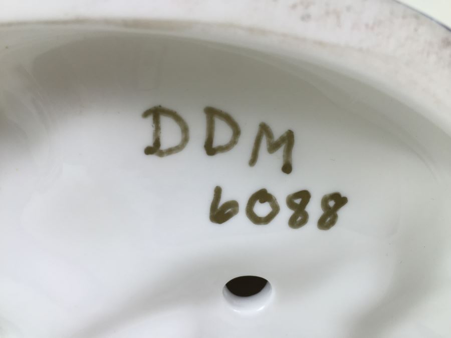 Royal Doulton Large 'St. George and The Dragon' HN2856 Figure Retails For $7,000 [Photo 37]