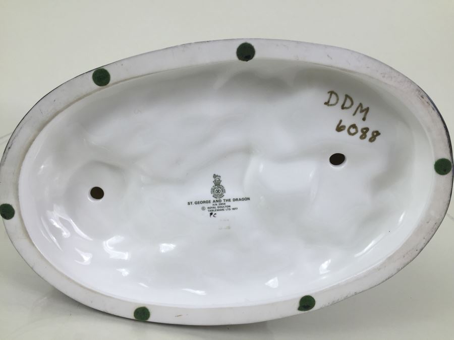 Royal Doulton Large 'St. George and The Dragon' HN2856 Figure Retails For $7,000 [Photo 36]