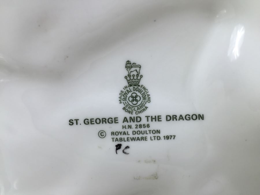 Royal Doulton Large 'St. George and The Dragon' HN2856 Figure Retails For $7,000 [Photo 38]