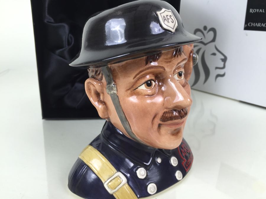 Royal Doulton Large 'Fireman' D7215 Character Jug With Box Signed 2007 Exclusively For The Royal Doulton International Collectors Club [Photo 10]