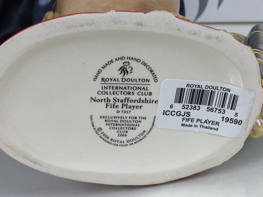 Royal Doulton Large 'North Staffordshire Fife Player' D7217 Character Jug With Box 2006 Exclusively For The Royal Doulton International Collectors Club [Photo 12]