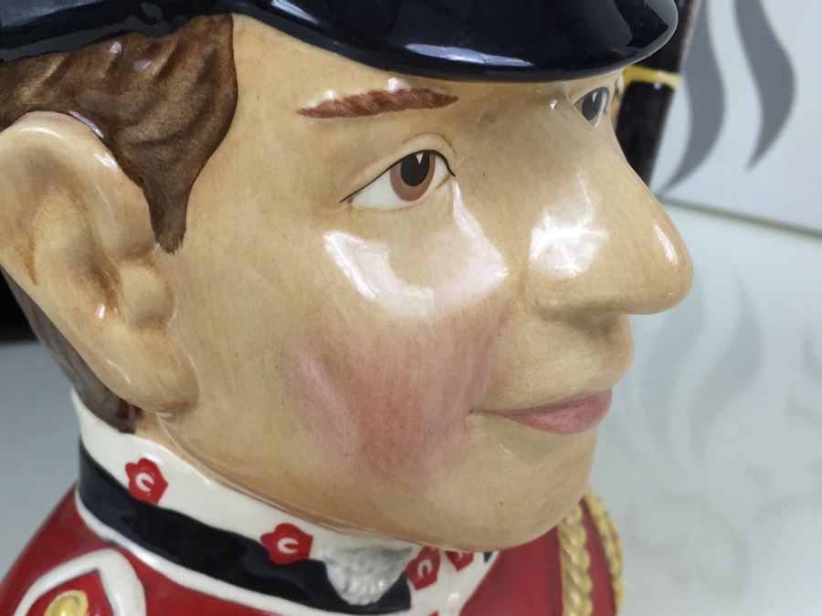 Royal Doulton Large 'North Staffordshire Fife Player' D7217 Character Jug With Box 2006 Exclusively For The Royal Doulton International Collectors Club [Photo 10]