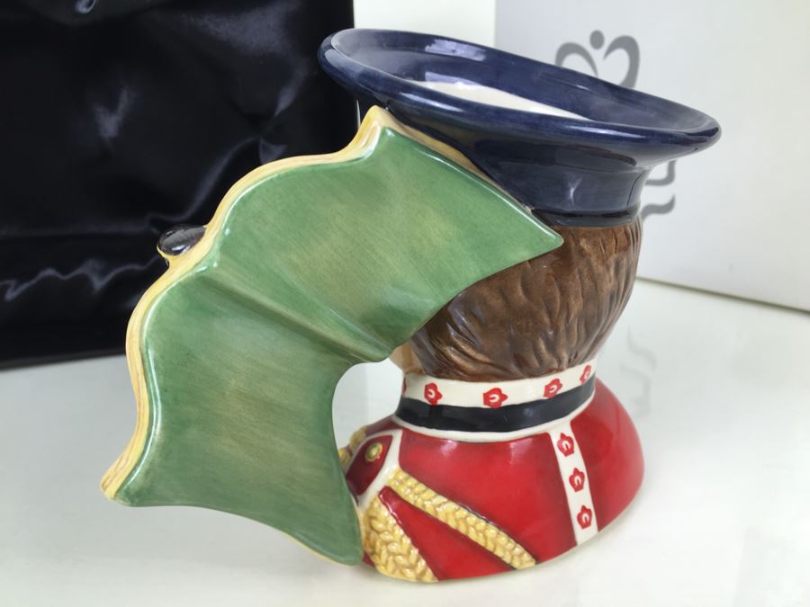 Royal Doulton Large 'North Staffordshire Fife Player' D7217 Character Jug With Box 2006 Exclusively For The Royal Doulton International Collectors Club [Photo 8]