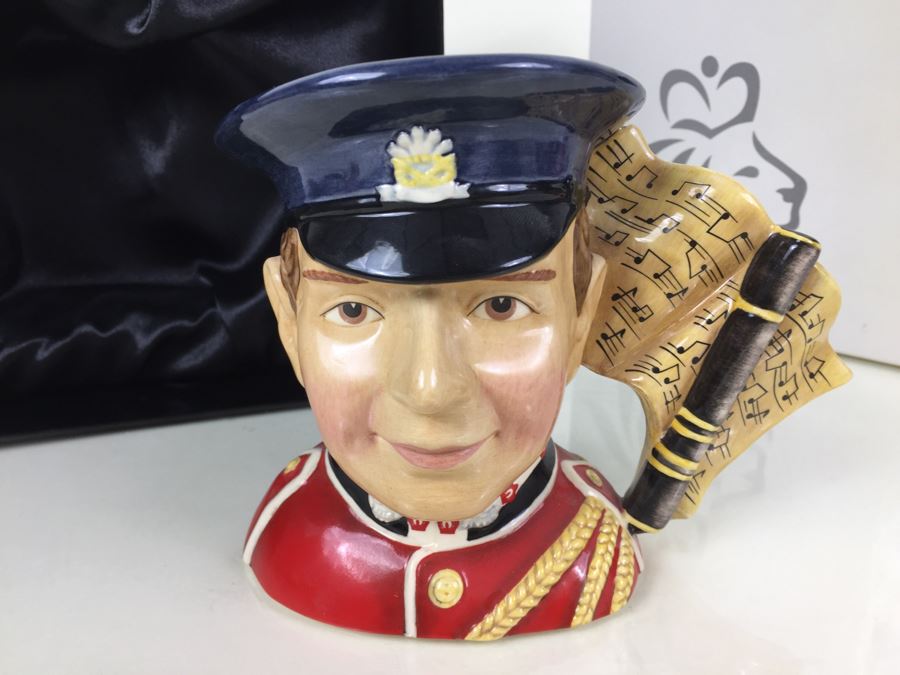 Royal Doulton Large 'North Staffordshire Fife Player' D7217 Character Jug With Box 2006 Exclusively For The Royal Doulton International Collectors Club [Photo 6]