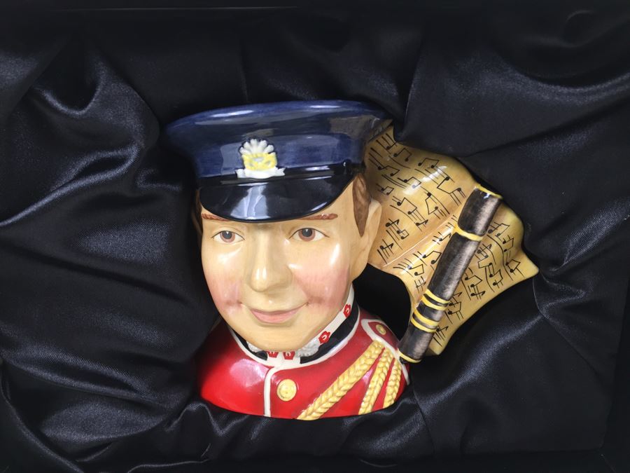 Royal Doulton Large 'North Staffordshire Fife Player' D7217 Character Jug With Box 2006 Exclusively For The Royal Doulton International Collectors Club [Photo 1]