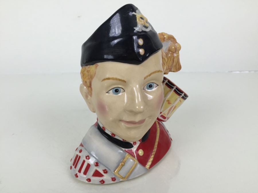 Royal Doulton Medium 'North Staffordshire Drummer Boy' D7211 Character Jug 2005 Exclusively For The Royal Doulton International Collectors Club [Photo 10]