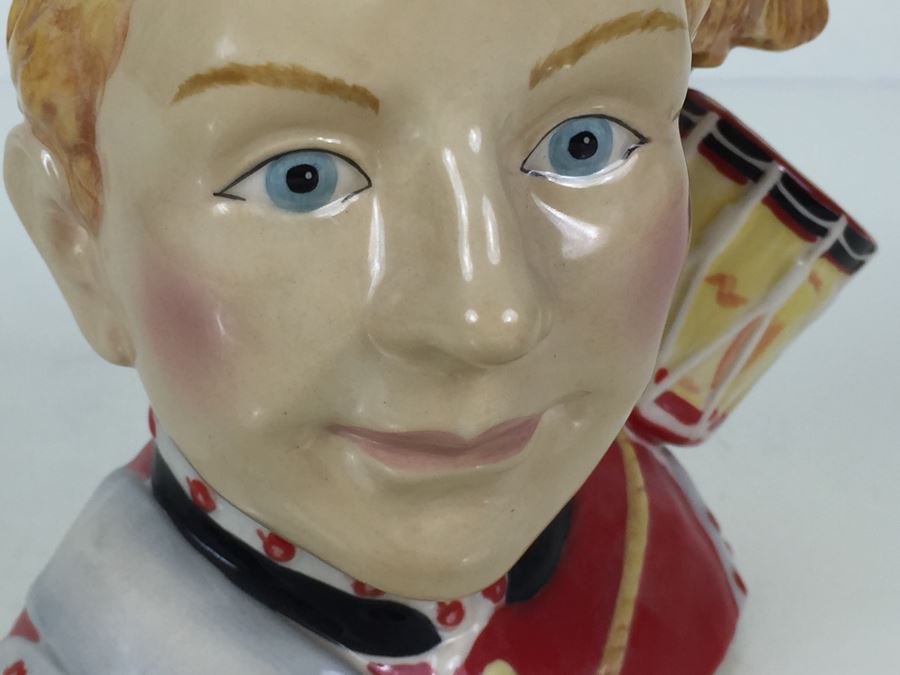 Royal Doulton Medium 'North Staffordshire Drummer Boy' D7211 Character Jug 2005 Exclusively For The Royal Doulton International Collectors Club [Photo 11]