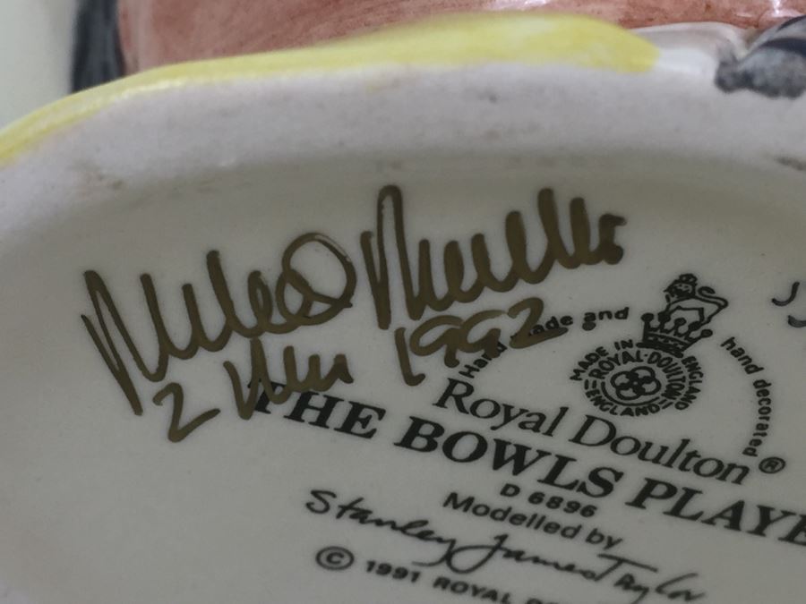 Royal Doulton Small Character Jug 'The Bowls Player' D6896 1991 Signed By Michael Doulton [Photo 11]