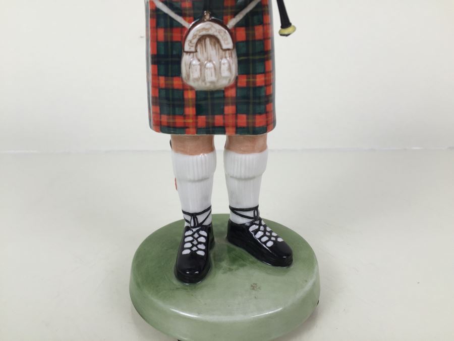 Royal Doulton Figure 'The Piper' HN3444 1993 First Year Of Issue [Photo 7]