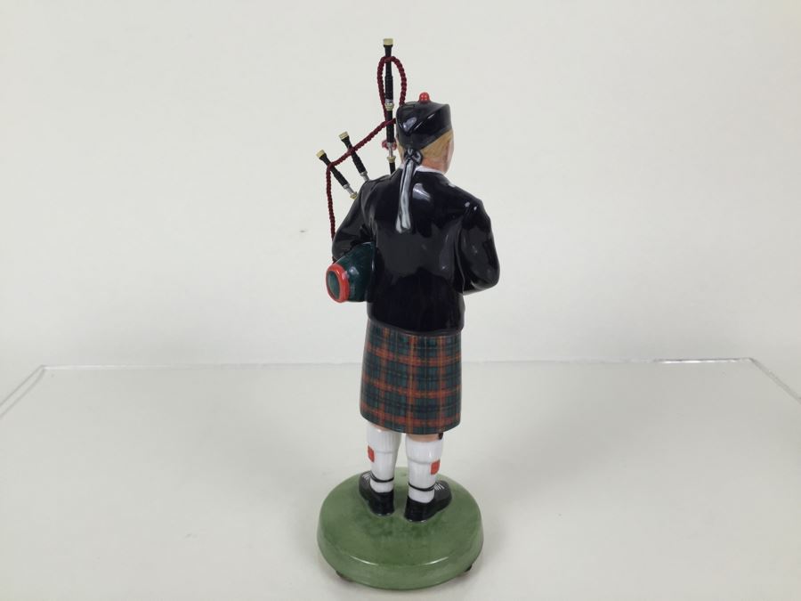 Royal Doulton Figure 'The Piper' HN3444 1993 First Year Of Issue [Photo 10]