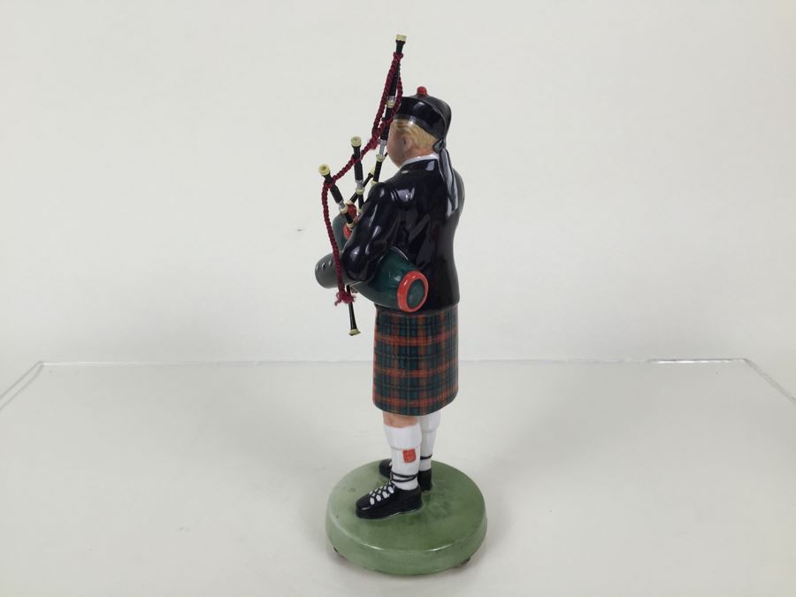 Royal Doulton Figure 'The Piper' HN3444 1993 First Year Of Issue [Photo 9]