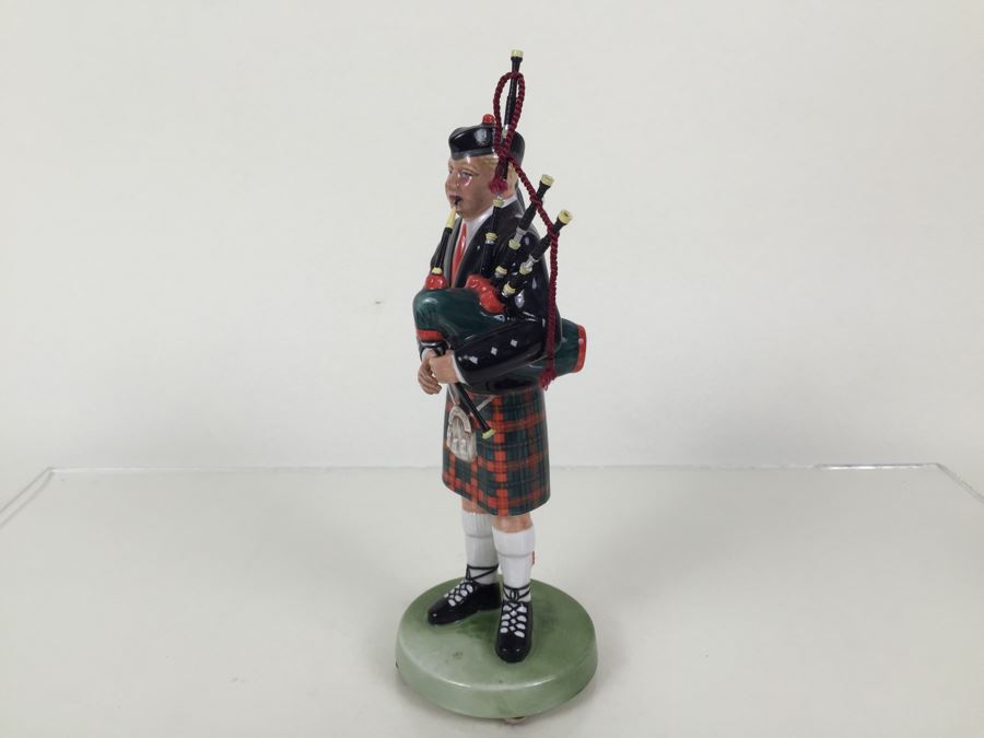 Royal Doulton Figure 'The Piper' HN3444 1993 First Year Of Issue [Photo 8]