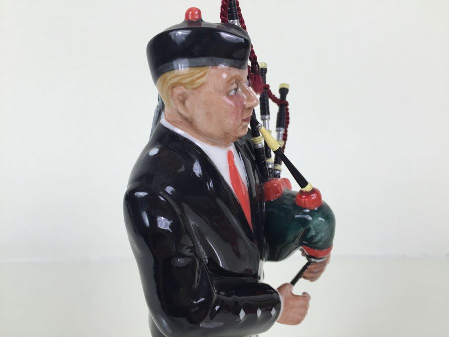 Royal Doulton Figure 'The Piper' HN3444 1993 First Year Of Issue [Photo 12]